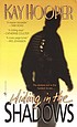 Hiding in the shadows von Kay Hooper