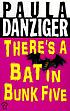 There's a bat in bunk five 著者： Paula Danziger